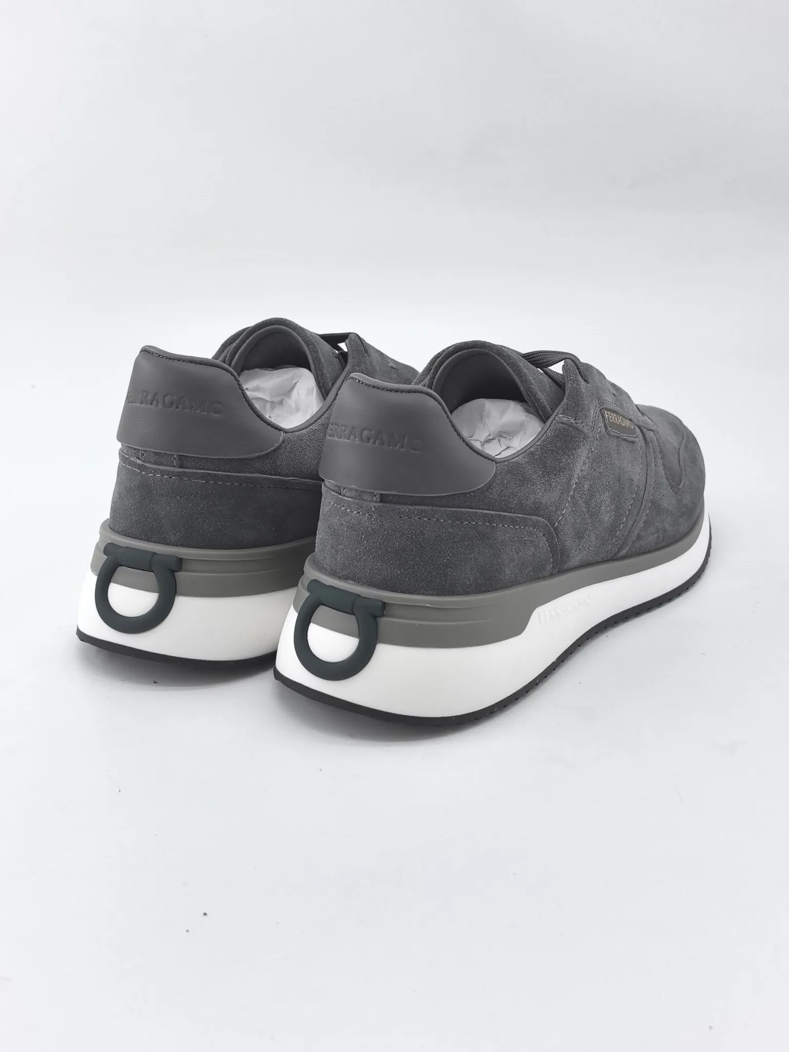 [Ferragam] Top P: 780💰 ▪️Size: 39-44 (38.45 custom-made) FERRAGAMO Ferragam 🔍Top purchasing agent 🇮🇹 Ferragam Street-charming casual shoe series, the counter sells the original configuration simultaneously, Italian imported cowhide fabric, high-quality splicing technology, imported water-dyed cow lining , soles: original foam outsole specially provided by the original factory, original factory follow-up goods, 🔍 high quality, can be entered and exited the counter at will, welcome to compare and synchronize with the counter.